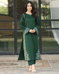 Emerald Elegance: Tail Green Embroidered Lawn Set
