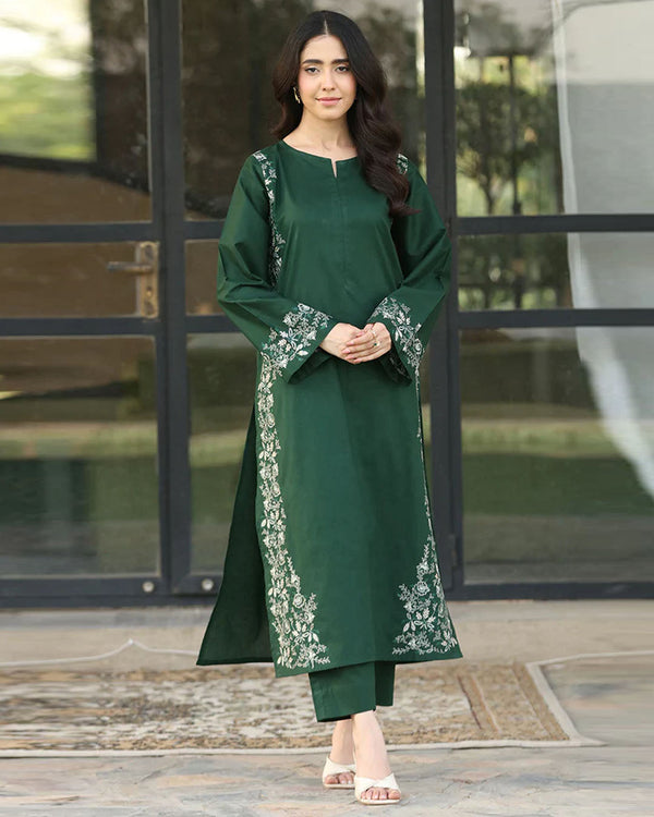 Emerald Elegance: Tail Green Embroidered Lawn Set