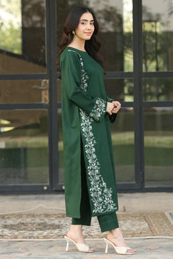 Emerald Elegance: Tail Green Embroidered Lawn Set