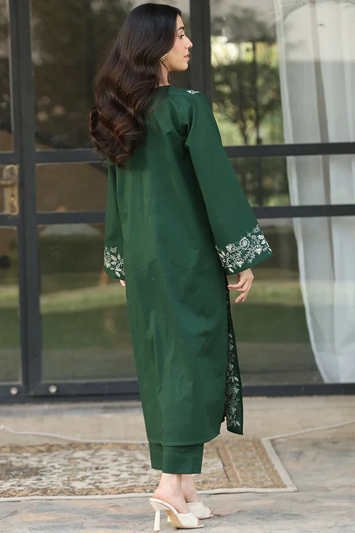 Emerald Elegance: Tail Green Embroidered Lawn Set