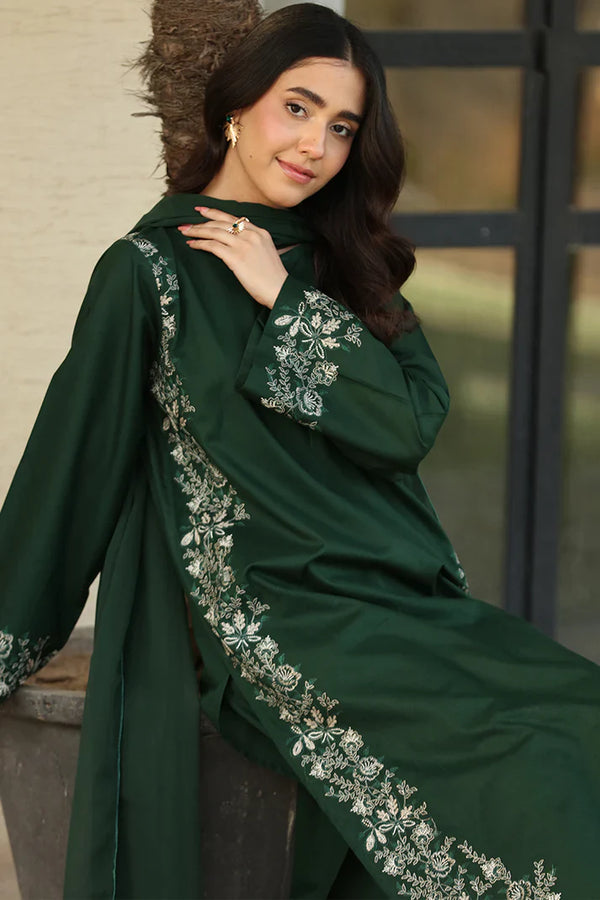 Emerald Elegance: Tail Green Embroidered Lawn Set